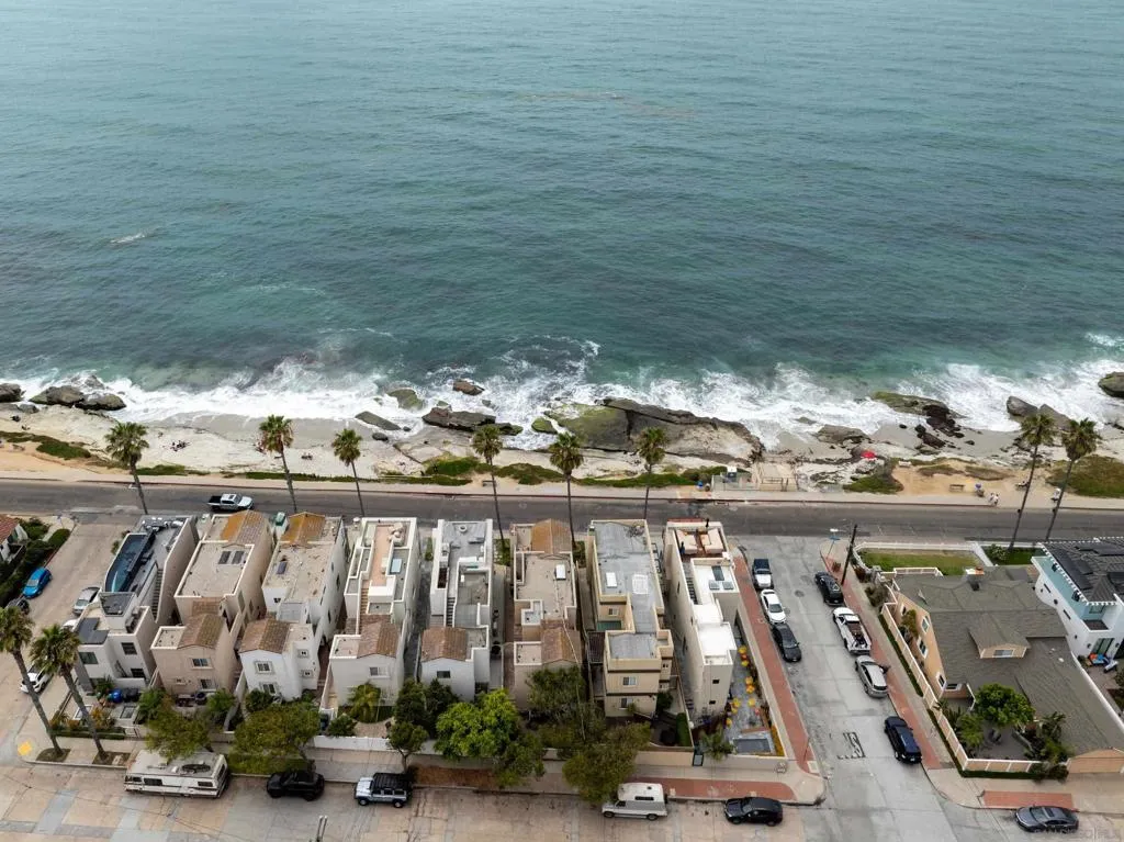 La Jolla, California 92037, United States, 4 Bedrooms Bedrooms, ,4 BathroomsBathrooms,Residential,Active,184610