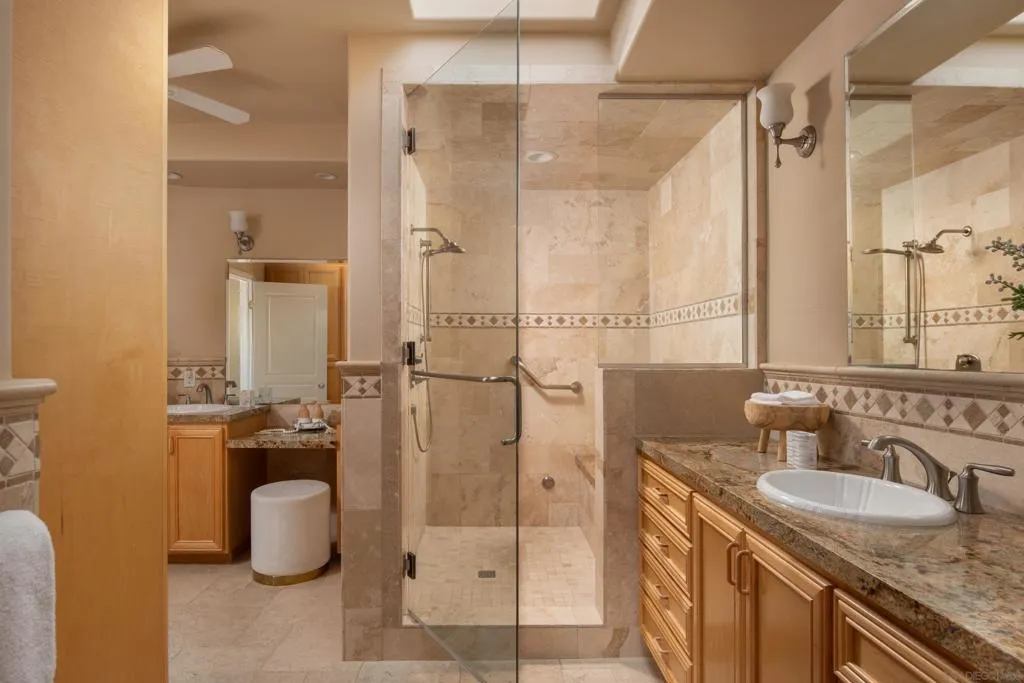 La Jolla, California 92037, United States, 4 Bedrooms Bedrooms, ,4 BathroomsBathrooms,Residential,Active,184610