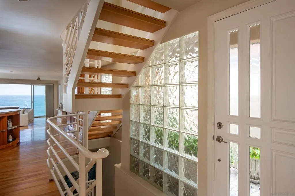 La Jolla, California 92037, United States, 4 Bedrooms Bedrooms, ,4 BathroomsBathrooms,Residential,Active,184610