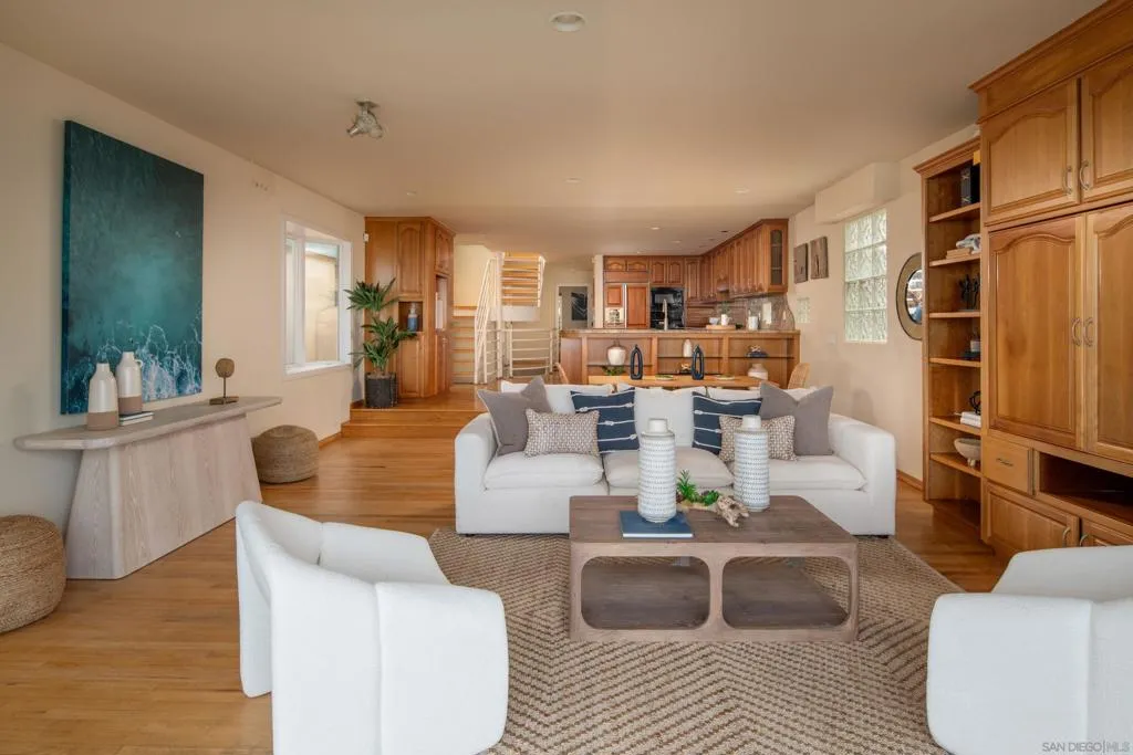 La Jolla, California 92037, United States, 4 Bedrooms Bedrooms, ,4 BathroomsBathrooms,Residential,Active,184610