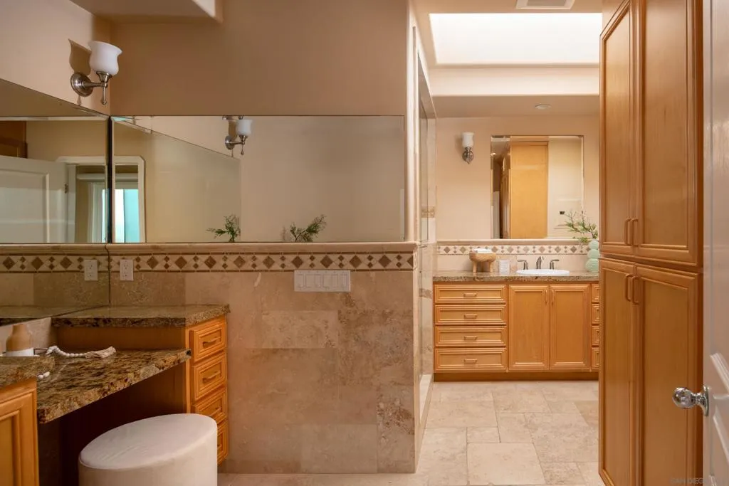 La Jolla, California 92037, United States, 4 Bedrooms Bedrooms, ,4 BathroomsBathrooms,Residential,Active,184610