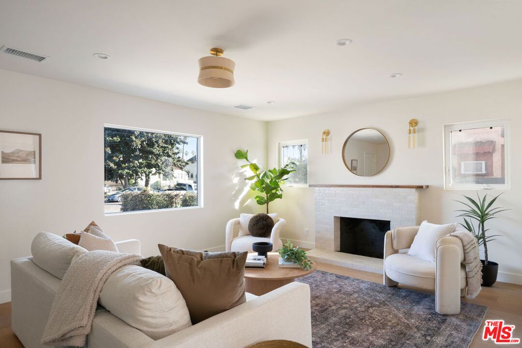 Photo of 4617 10th Avenue, Los Angeles, CA 90043 (MLS # 25626347)