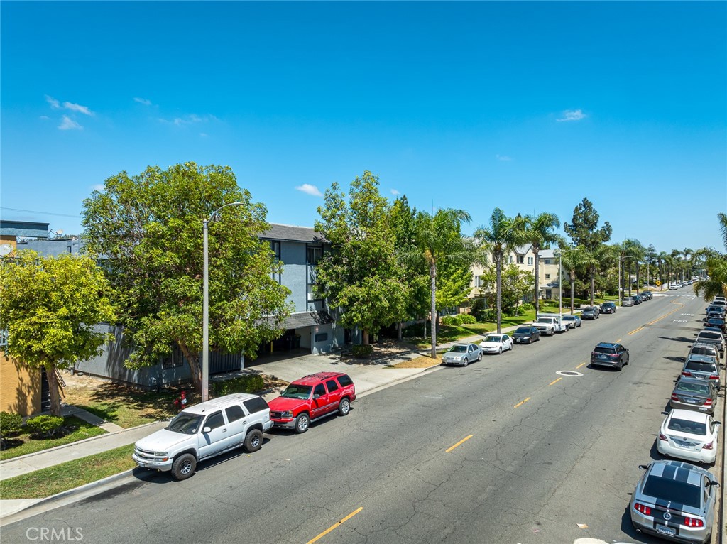 1810 S Broadway