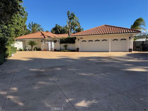 Photo of 10565 Lubao Ave, Chatsworth, CA 91311 (MLS # SR26055047)