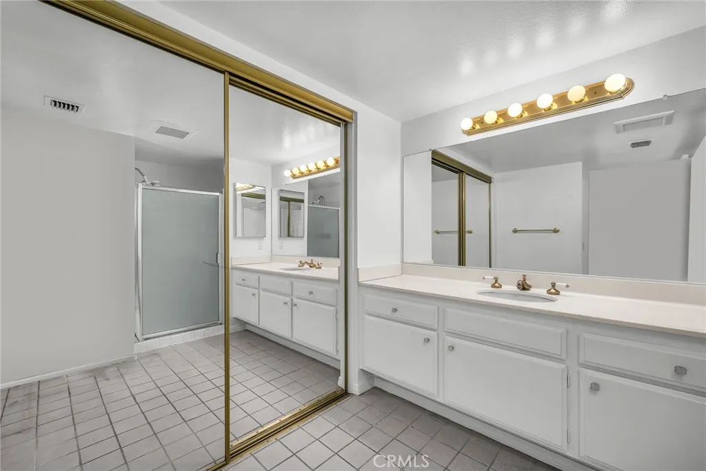 Oak Park, California 91377, United States, 3 Bedrooms Bedrooms, ,3 BathroomsBathrooms,Residential,Pending,179663