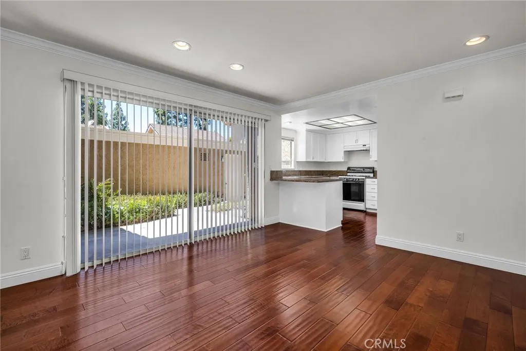 Oak Park, California 91377, United States, 3 Bedrooms Bedrooms, ,3 BathroomsBathrooms,Residential,Pending,179663