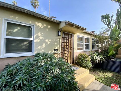 Photo of 604 Venezia Avenue #2, Venice, CA 90291 (MLS # 26641929)