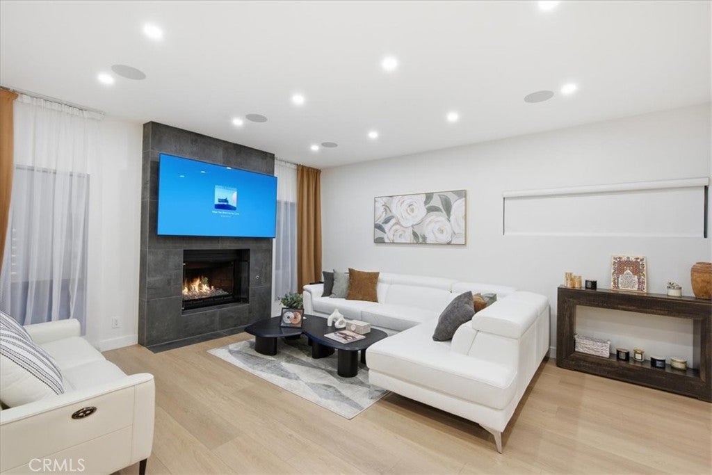 1734 N Verdugo 10