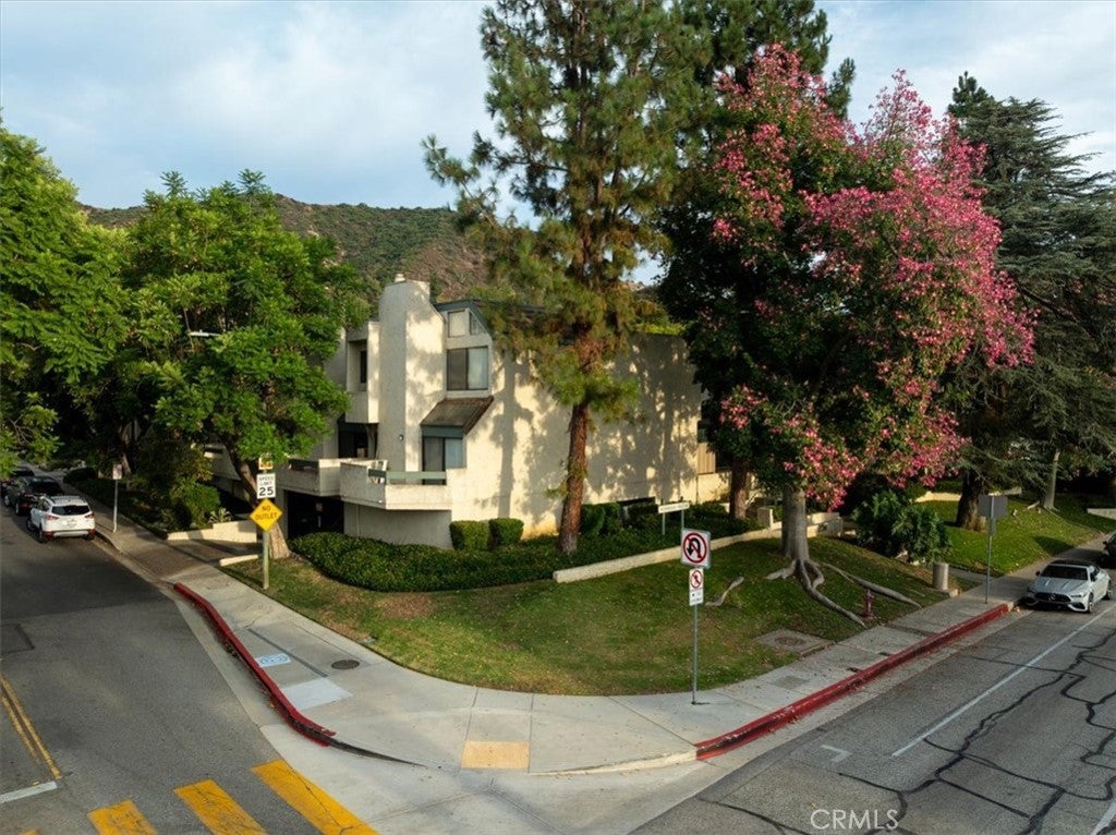 1734 N Verdugo RD