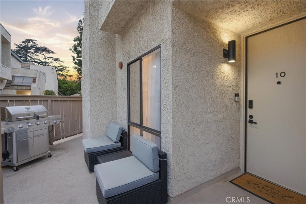1734 N Verdugo RD 10, Glendale CA 91208