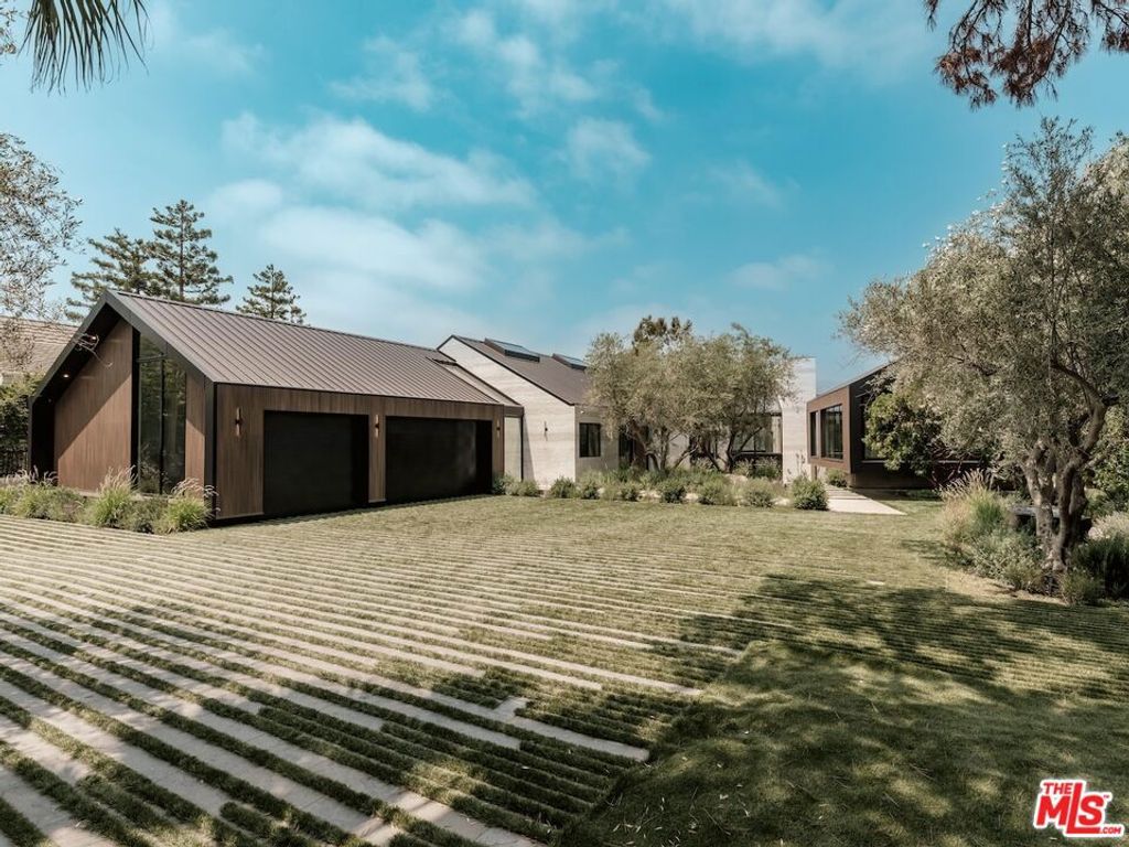 Photo of 2555 La Mesa Drive, Santa Monica, CA 90402 (MLS # 25581863)