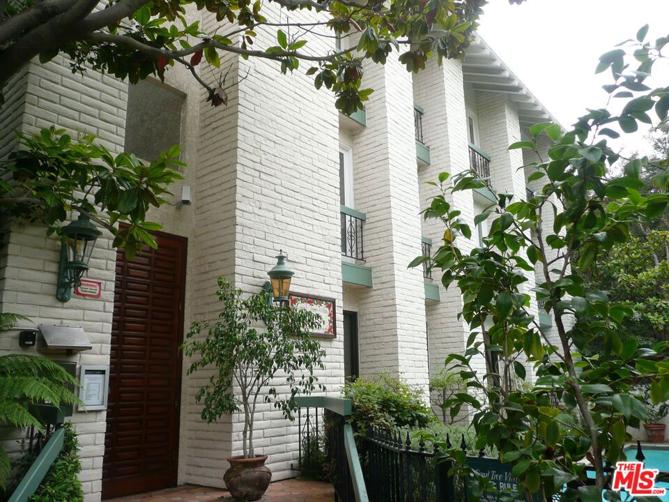 FABULOUS PENTHOUSE UNIT WITH RARE UNOBSTRUCTED TREE VIEWS WITH 35 FOOT PRIVATE BALCONY. TOTALLY RENOVATED - GORGEOUS. WOOD LOOK TILE THROUGHOUT, HUGE LIVING ROOM WITH FIREPLACE & DINING AREA, COOKS GALLEY KITCHEN WITH TOP STAINLESS STEEL APPLIANCES PLUS NOOK THAT CAN BE USED FOR HOME OFFICE, MASTER ENSUITE - BEDROOM WITH WALK-IN CLOSET & TWO ADDITIONAL WALL TO WALL CLOSETS, FABULOUS MASTER BATHROOM WITH DUAL SINKS AND WALK-IN SHOWER FOR TWO. LOTS OF STORAGE AS WELL, SECOND BEDROOM WHITH BALCONY ACCESS, WALK-IN CLOSET, & CUSTOM GUEST BATH, LAUNDRY ROOM WITH SIDE BY SIDE MACHINES. LOTS OF LIGHT THROUGH OUT! GATED BUILDING & PARKING. TWO CAR SIDE BY SIDE PARKING, POOL, & JACUZZI, & STORAGE. MUST SEE. ONLY BLOCkS FROM PACIFIC PALISADES & THE OCEAN!