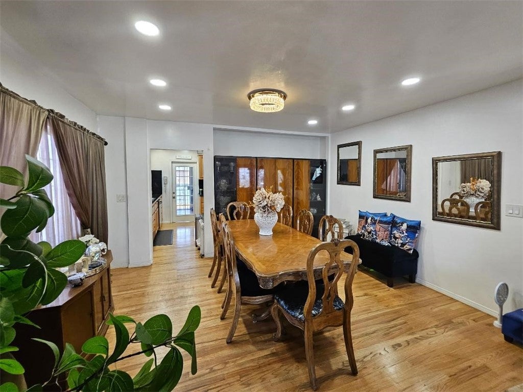 1117 E 65th