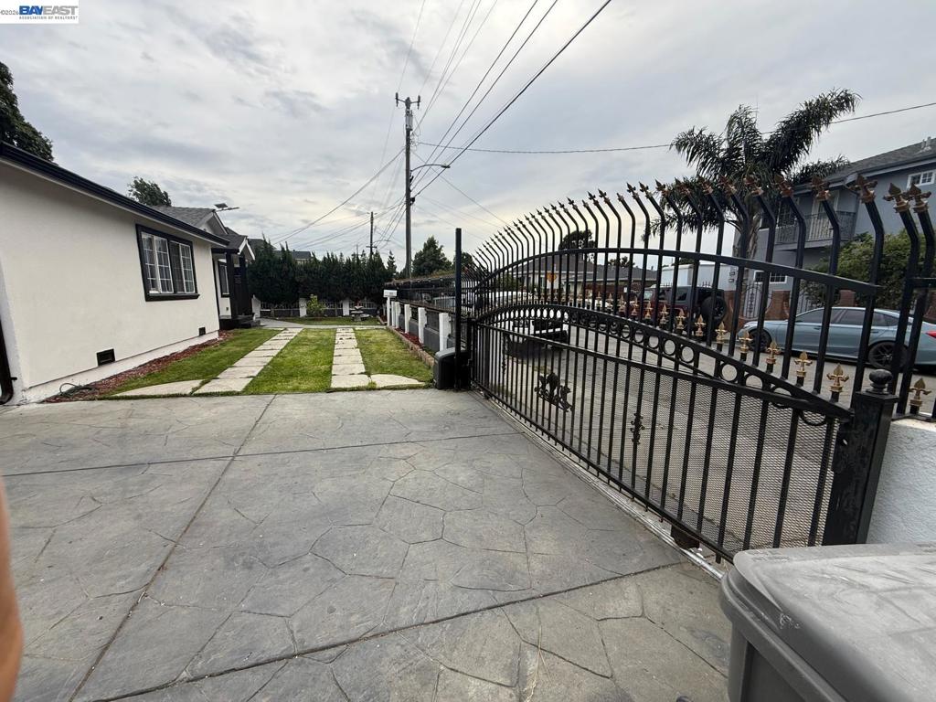674 Clara St, Oakland CA 94603