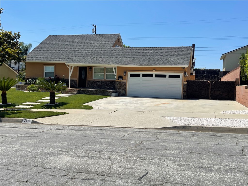 737 N Garsden