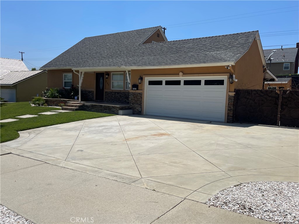 737 N Garsden