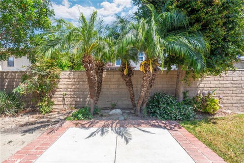 Tiny photo for 156 Appletree AVE, Camarillo, CA 93012 (MLS # SR26102077)