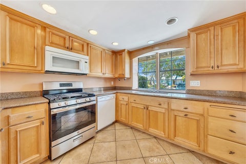 Tiny photo for 156 Appletree AVE, Camarillo, CA 93012 (MLS # SR26102077)