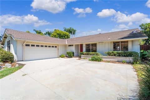 Photo of 156 Appletree AVE, Camarillo, CA 93012 (MLS # SR26102077)