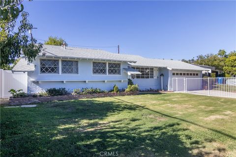 Photo of 11543 Swinton Ave, Granada Hills, CA 91344 (MLS # SR26082103)