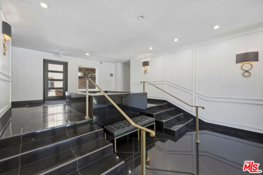 1121 N Olive Drive 302