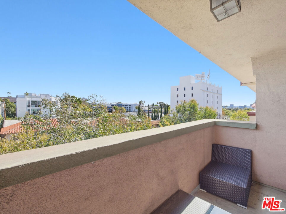 1121 N Olive Drive 302