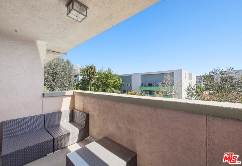 1121 N Olive Drive 302