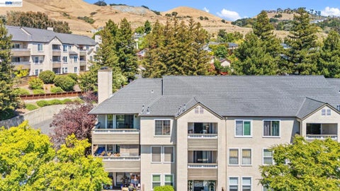 Photo of 29588 Vanderbilt St ST #316, Hayward, CA 94544 (MLS # 41143563)