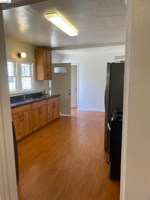 Photo of 1323 E 21St St, Oakland, CA 94606 (MLS # 41134635)