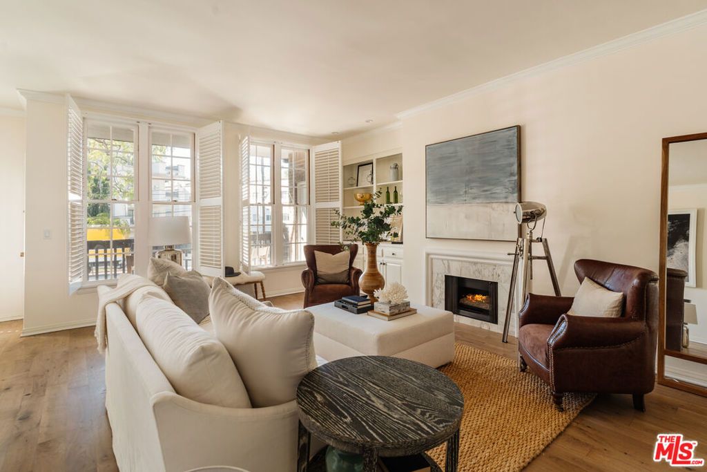 Photo of 420 S Barrington Avenue #101, Los Angeles, CA 90049 (MLS # 26654215)