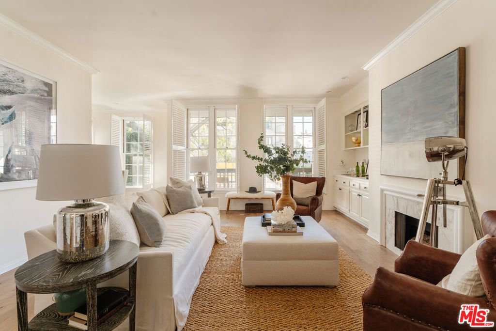 Photo of 420 S Barrington Avenue #101, Los Angeles, CA 90049 (MLS # 26654215)