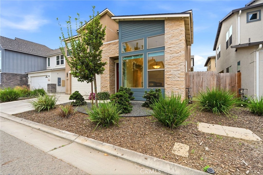3345 W Florence