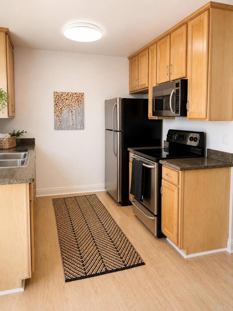 1045 Peach Avenue 28