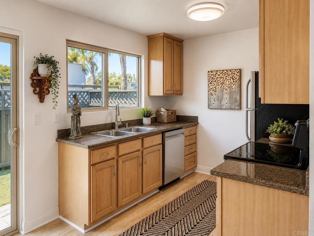 1045 Peach Avenue 28