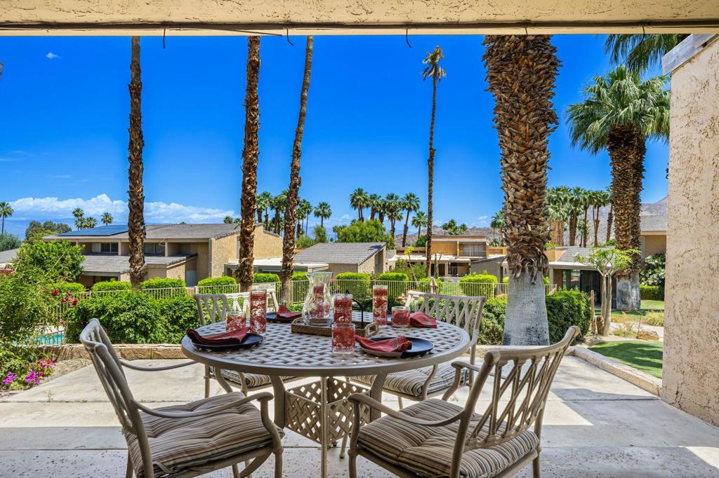 48892 Quercus Lane