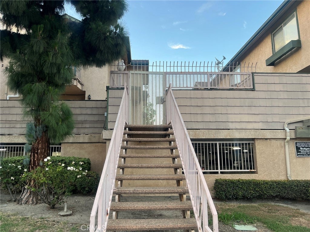 1235 E Carson 5