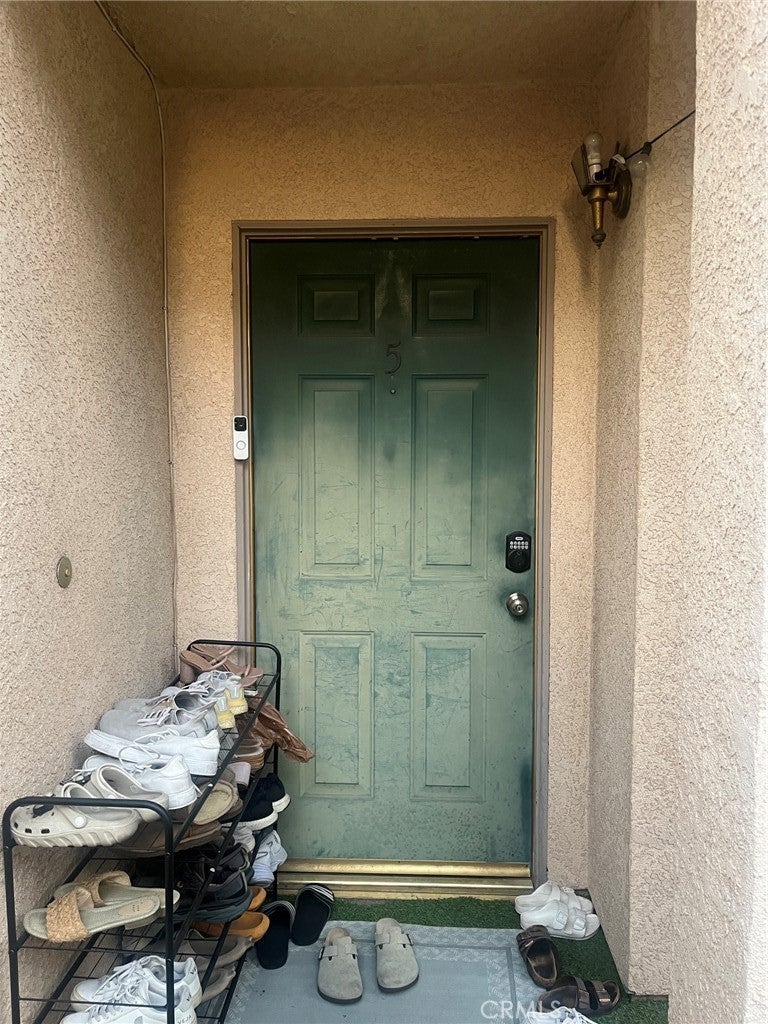 1235 E Carson 5