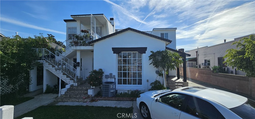 2546 S Bronson