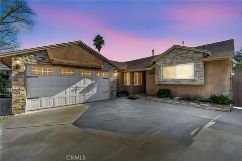 Photo of 14024 Cantlay, Van Nuys, CA 91405 (MLS # SR25282324)