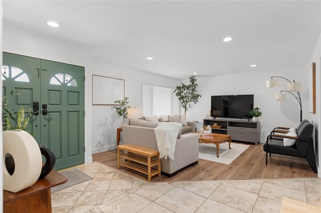 6582 Corrine Circle
