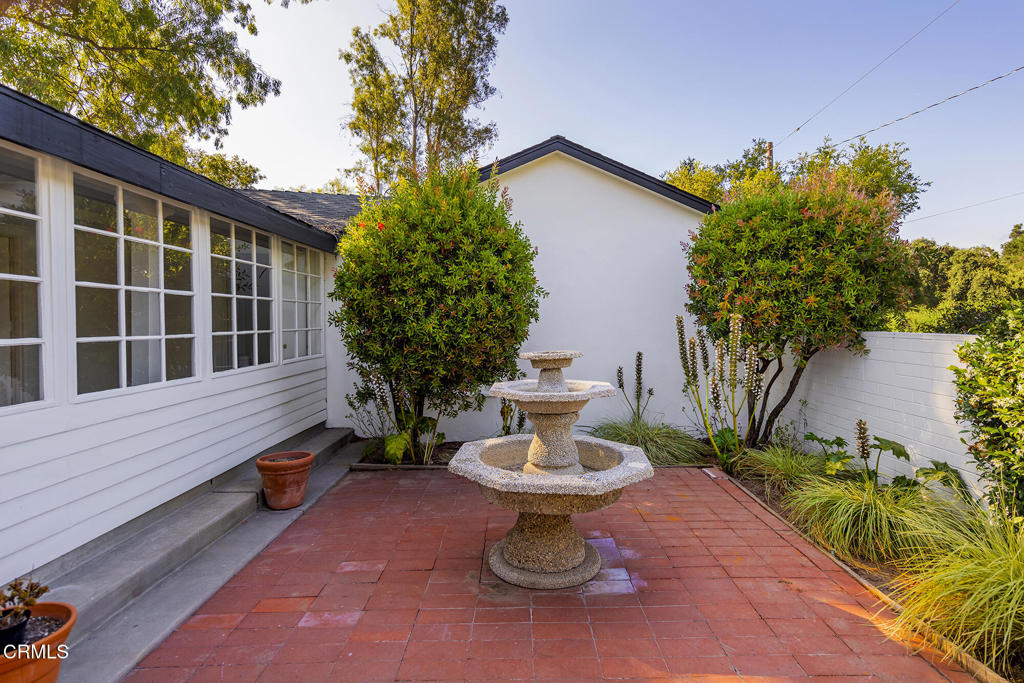212 Foothill Road