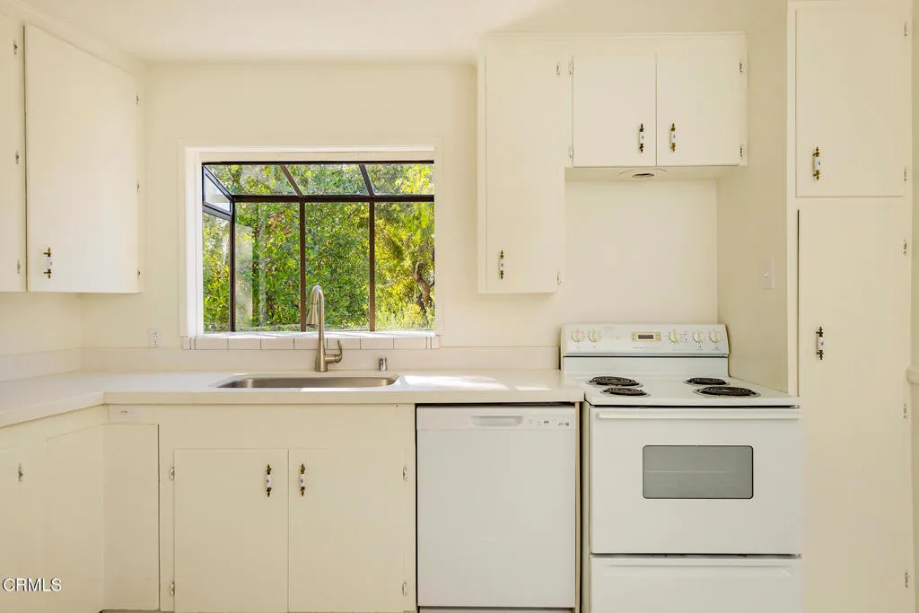 Ojai, California 93023, United States, 2 Bedrooms Bedrooms, ,2 BathroomsBathrooms,Residential,Active,174902