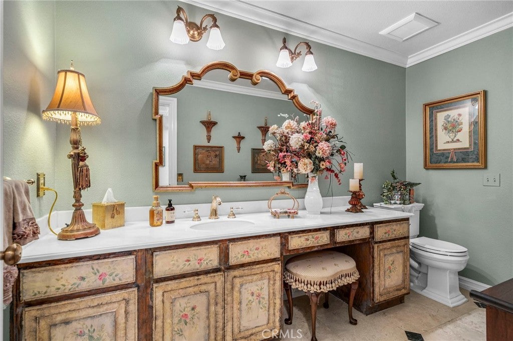 887 Via Maria