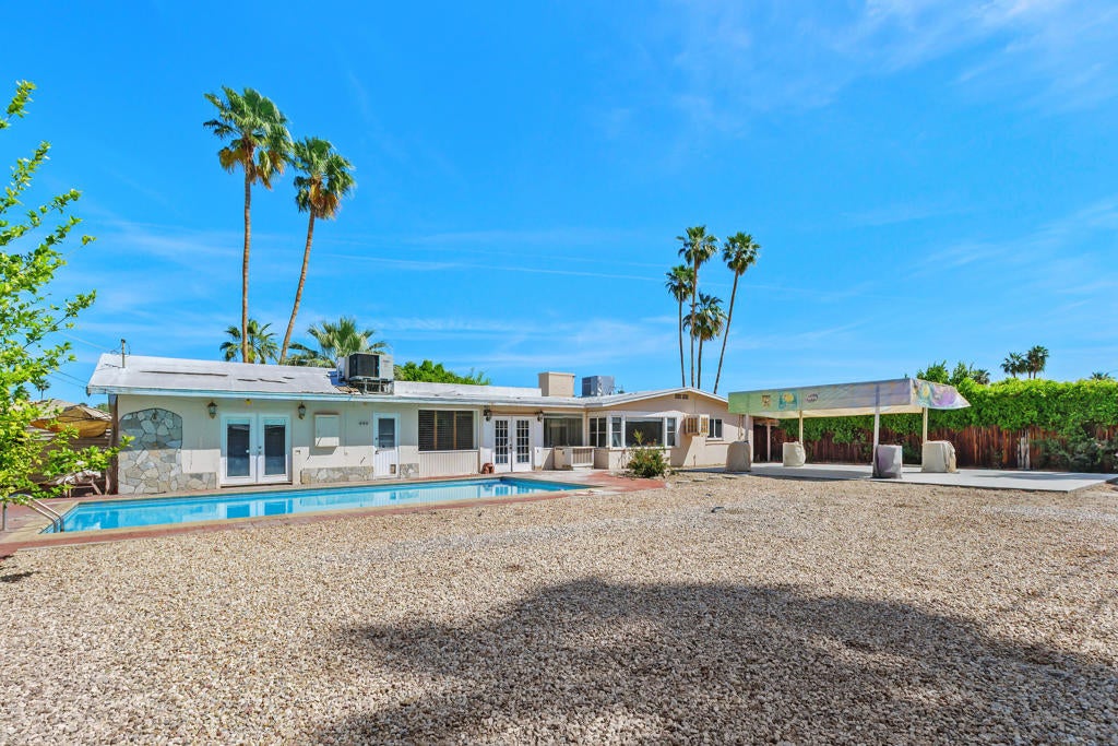 1077 S Riverside Drive
