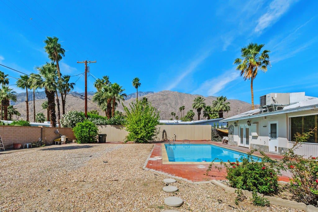 1077 S Riverside Drive