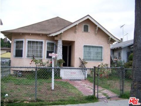 Photo of 1258 W 36th Street, Los Angeles, CA 90007 (MLS # 25602533)