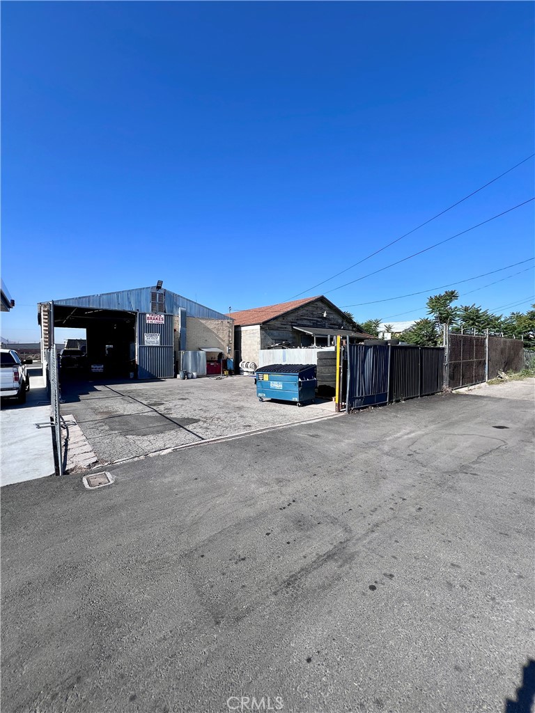695 E Valley