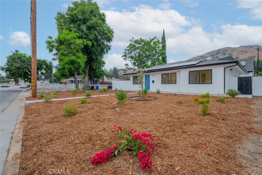 Properties 1 7734 N Glenoaks Boulevard