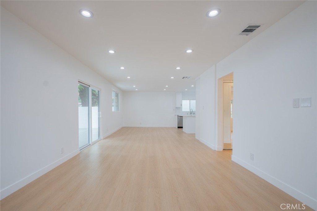 Properties 2 7734 N Glenoaks Boulevard