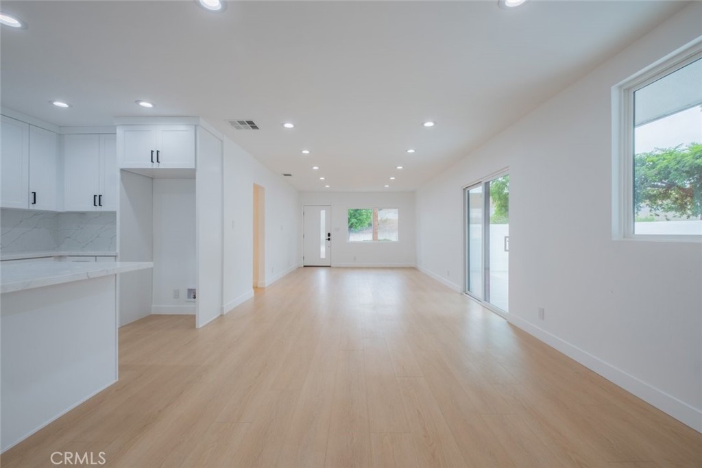 Properties 4 7734 N Glenoaks Boulevard